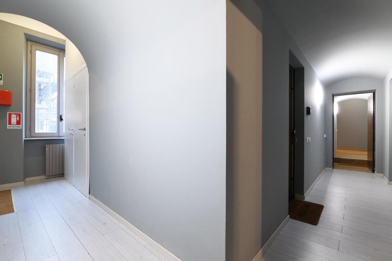 Luminoso Appartamento Con Balcone In Cadorna Милано Екстериор снимка